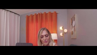 TRANSVR - Dana Delvey见面会并被老板操