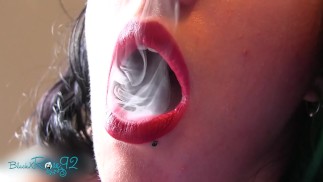Rossetto Red opaco che fuma
