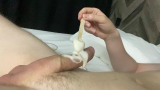 POV：你的同学用冰淇淋抽搐给你手淫