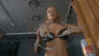 Sputi in POV - Feticismo dello spiedo - Dominazione femminile - Sputo moccioso che devi leccare - Minnie Manga - Mistress Anette