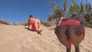 Un día cualquiera en el pueblo nudista de Cap d Agde en Francia Almasol es follada duro por el culo