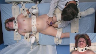 Süße Peaches Elektroschock-Therapie mit multiplem Orgasmus für Anstaltspatienten