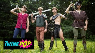 TWINKPOP - Jordan Lake a Shae Reynoldsovi vytahují své tvrdé meče pro epický souboj kohoutů