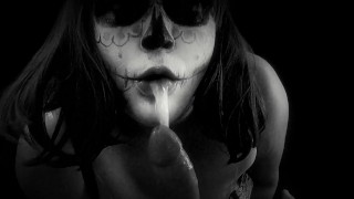 Quick Blowjob while I ride a Magic Wand.