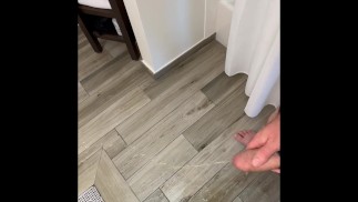 Primera cumpulación meando y cumming. Ropa interior, piso, hotel!
