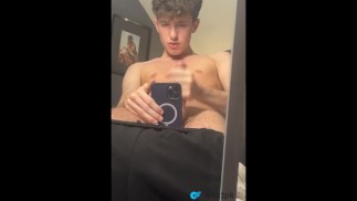Twink flexiona e se masturba no espelho - TPK