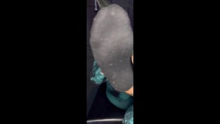 Mistress Dolly's stinkende zweterige gymsokken & voet vernedering