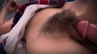 o que você faz com minha saia de buceta peluda pingando?