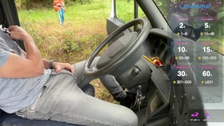 un travailleur dans la brousse