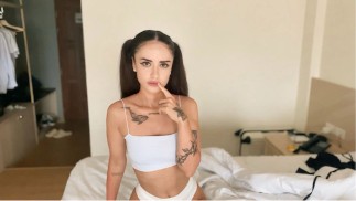 茶髪ツインテールのちっぱいJKとホテルで生ハメ顔射