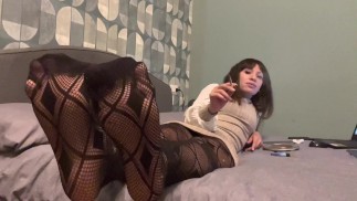 Goddess Sandra D FISHNET SMOKING FETISH FOOT FETISH Miss sandra domina rokend plagen nylon zolen