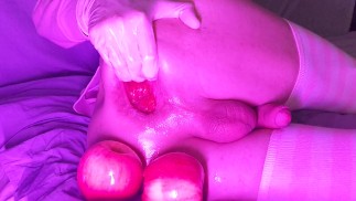Sissy femboy fisting and gape, 2 šťavnatá jablka v mém mazaném otevřeném kreténu