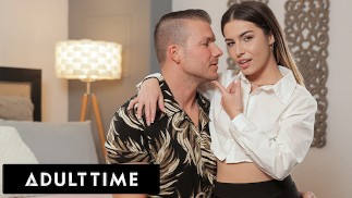 ADULT TIME - Napalona Chanel Camryn zostaje wyruchana w cipkę aż krzyczy przez jej ulubiony kurwa Buddy!