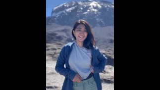 Puta asiática piscando em público no Kilimanjaro | JOI