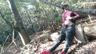 Masturbando na floresta - risco de ser pego