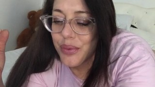 Pompino sciatto e MILF scopano con le tette