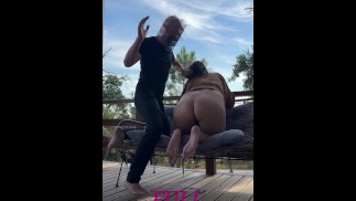 BDSM Spanking in de natuur: Stille sub neemt riem en hand spanking in extreme doggystyle