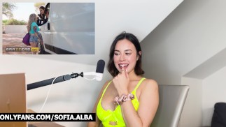 Sofiアルバは潮吹きし、BRAZZERSに反応します