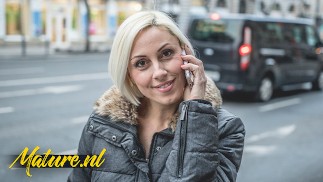 Милфу-Blonde Eve Black пробурил большой твердый член