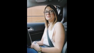 Nipslip se odváží na veřejnosti na drive thru - blikání skluzu bradavek