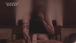 FTM Puppy Stoner chevauche Toy et Cums dur (vidéo complète, visage flou)
