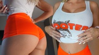 HOOTERS BIMBO ES FOLLADA Y CHUPA LA POLLA DURANTE LA ENTREVISTA DE TRABAJO