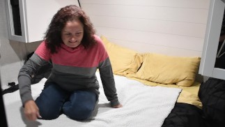 Ali Allure chiama un riparatore di camper e lo scopa