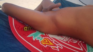 Cercando di non essere beccato duro a guardare Teens On The Nude Beach Parte 2