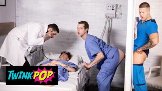 TWINKPOP - Hezký kus Clark Delgaty šuká Benjamin modrém psím stylu na nemocničním lůžku