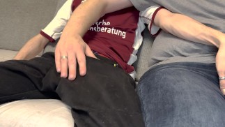Melhor amigo hétero brinca com a minha pila gay pela primeira vez