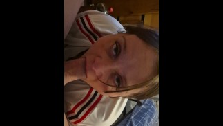 Busty熟女はゲームの椅子で私のコックをずさんで飲み込み、絶頂を飲み込みます
