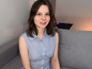 Ze Besloot Porno Te Maken. Eerste Casting Voor Een Cute 19-jarige Amateur
