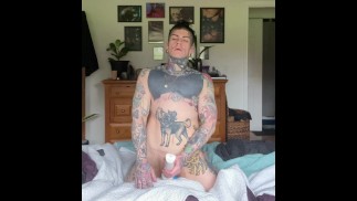 Szlifowanie mojej cipki w łóżku, aż cum-Butch, FTM, Mięśnie, Tatuaże