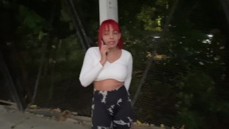 Eu conheci a prostituta da minha vizinha no parque e ela me convida para sua casa para transar com ela