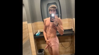 Fue Hot después del entrenamiento y me follé con un consolador 🍆🍑💦 masivo