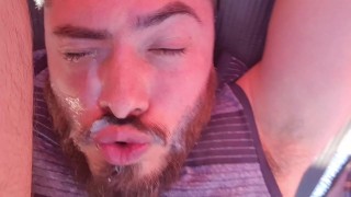 SELF FACIAL sul mio camion, succhiando le mie palle e il mio cazzo
