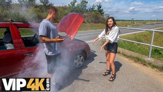 VIP4K. George Uhl fodeu rudemente uma garota na floresta