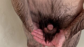 In bagno - pipì, doccia e masturbazione