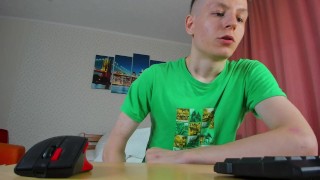 Animado Twink Evgeny Cum 3 vezes este dia!