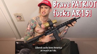 MAGA PATRIOT трахает AR15 используя ЛИБЕРАЛЬНЫЕ СЛЕЗЫ в качестве смазки (Сатира)