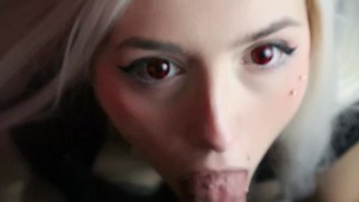 Cute egirl sperma slet zuigt stiefbroer's lul en krijgt lading in haar gezicht gepijpt