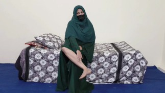 Árabe Musulmana Hijab Mujeres Masturbándose Con Gran Consolador