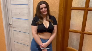 Beau-fils a baisé sa belle-mère avec de gros seins pendant que son père n’était pas à la maison et jouit dans sa bouche