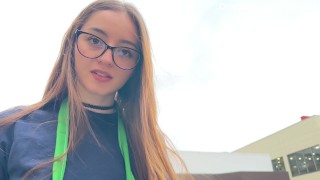 Работник кофейни садится в мою машину и осушает мои яйца