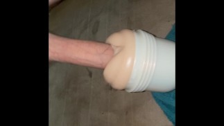 Stavo scopando la mia figa finta molto forte + vista sexy e con i piedi lunghi