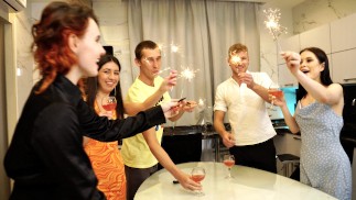 Las estudiantes celebran año nuevo con gran orgía caliente