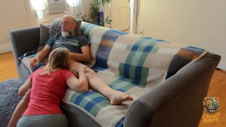 Sunday Funday 4 - Oglądanie porno z moją drobną uległą żoną