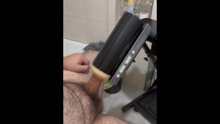 見知らぬ人がチャブのおもちゃを制御します