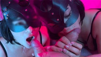 Ze krijgt een cumshot op haar Red lippen na intense pijpbeurt