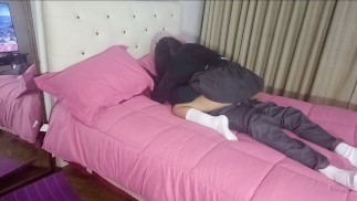 Por favor, Don não goze dentro! Aluno vai para um motel com seu colega de classe